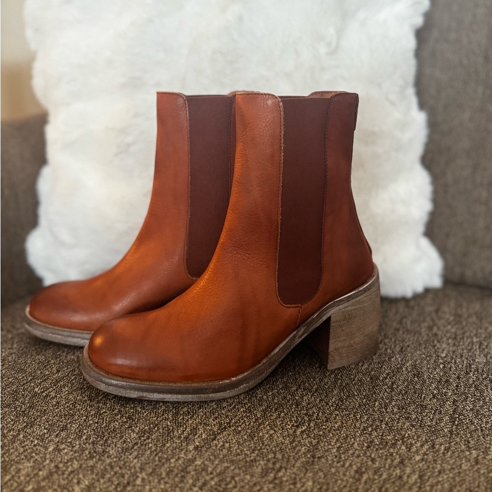 Free People Chelsea Boot Size 36